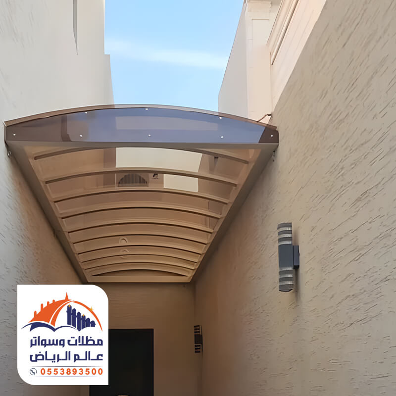 مظلات ممرات ارتداد حديثة من الحديد المشغول واللكسان الشفاف